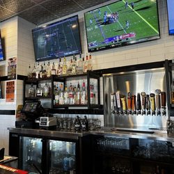 Peppino's Pizzeria & Sports Grille