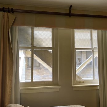 Hampton Inn & Suites Ogden - Torn and very old curtains - Hotels Near Me - Ogden, Utah
