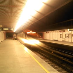 Kaisermühlen Vic - Catching the weekend late night subway home after working some overtime tonight...