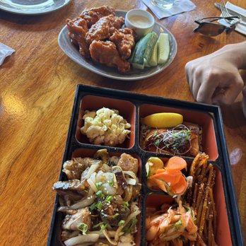 Duke's Waikiki - Hawaiian Near Me - Honolulu, Hawaii