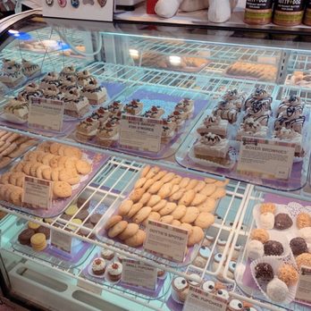 Three Dog Bakery - Pet Stores Near Me - Indianapolis, Indiana