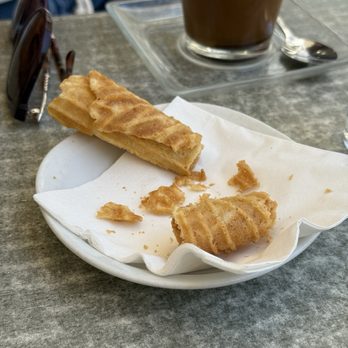 Pau's Café - Wafer with cappuccino - Coffee & Tea Near Me - Pau, 64 Pau's Café - Wafer with cappuccino - Coffee & Tea Near Me - Pau, 64