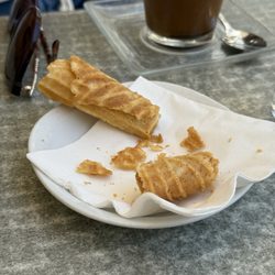 Pau's Café - Wafer with cappuccino