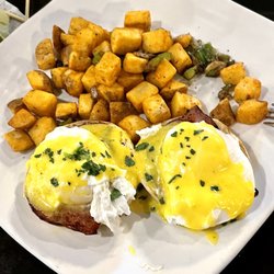 Carl and Martin's Bar - Eggs Benedict