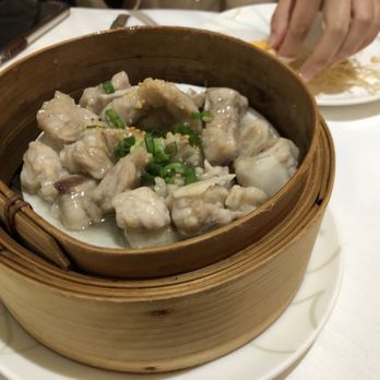 Lai Wah Heen - Steamed short spare rib in garlic and toasted garlic - Dim Sum Near Me - Toronto, Ontario Lai Wah Heen - Steamed short spare rib in garlic and toasted garlic - Dim Sum Near Me - Toronto, Ontario