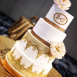 I Want Pretty Cakes - Sugar lace and peonies