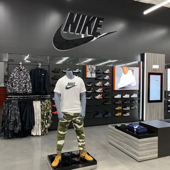 WSS - Shoe Stores Near Me - Dallas, Texas