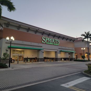 Sprouts Farmers Market - Exterior frontage - Grocery Near Me - Miramar, Florida