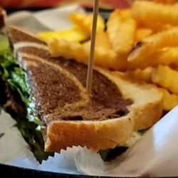 Kaiser's Pizza & Pub - BLT(without the t) with fries