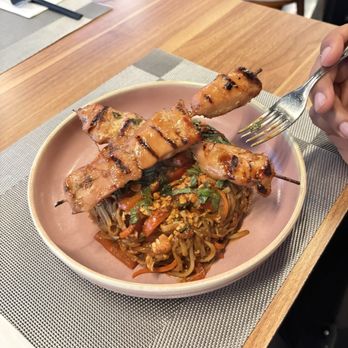 Knot D‘Asie - Chicken Pad Thai - Asian Fusion Near Me - Vaudreuil-Dorion, Quebec Knot D‘Asie - Chicken Pad Thai - Asian Fusion Near Me - Vaudreuil-Dorion, Quebec