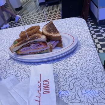 Sunliner Diner - Diners Near Me - Pigeon Forge, Tennessee Sunliner Diner - Diners Near Me - Pigeon Forge, Tennessee