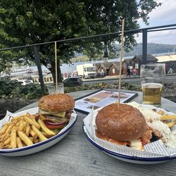 Lake View Garden Bar - Lunch with a view