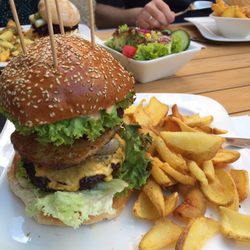 Q Burger & Bar