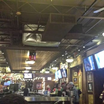 Moretti's Ristorante and Pizzeria - Front bar - Italian Near Me - Chicago, Illinois