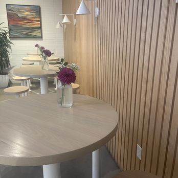 Aubergine Kitchen - Cute seating area - Salad Near Me - St. George, Utah