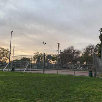 Heartwell Park - Basketball courts - Parks Near Me - Long Beach, California