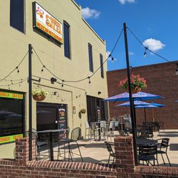 Queso Salsa - Cute patio for outdoor dining