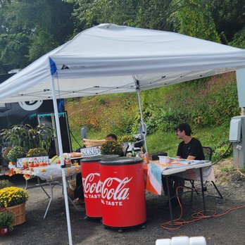 River Glenn Park - get your drinks here - Food Trucks Near Me - Burlington, Connecticut