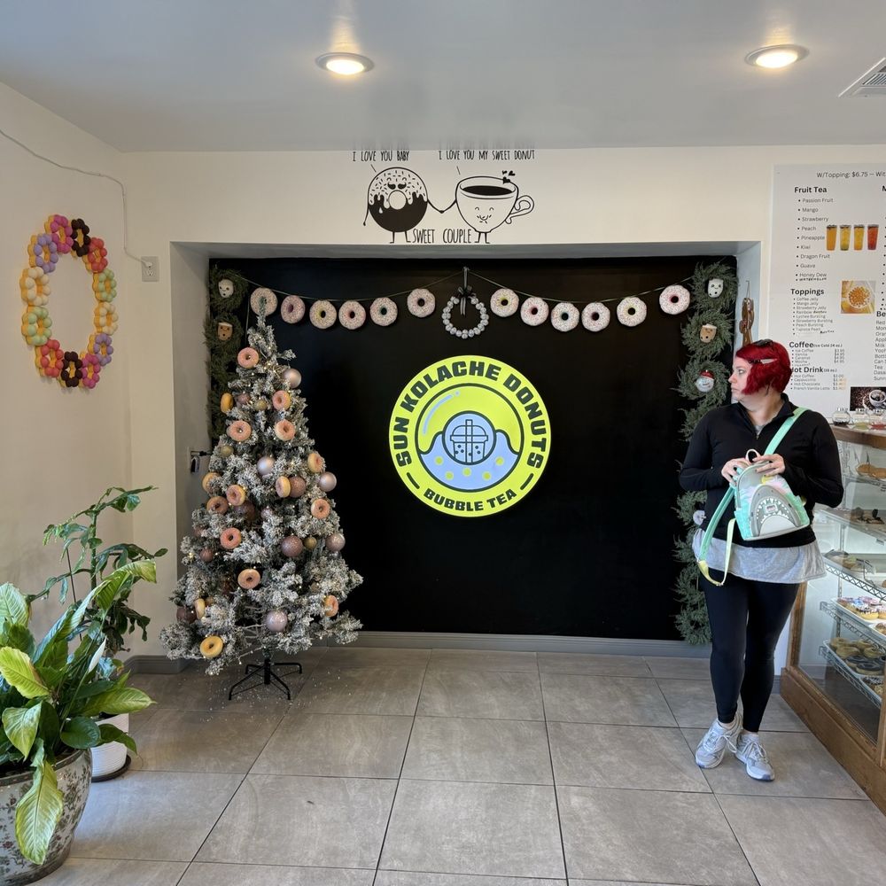 Sun Kolache Donut & Bubble Tea - Inside Christmas decor - Bubble Tea Near Me - Fort Walton Beach, Florida Sun Kolache Donut & Bubble Tea - Inside Christmas decor - Bubble Tea Near Me - Fort Walton Beach, Florida