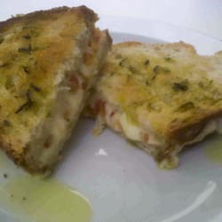 Naturalliving - Tosta de mozzarella, tomate, azeite e oregãos