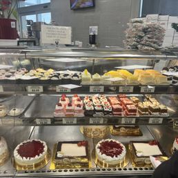 Had the strawberry, carrot, and lemon cake! favorite was probably the lemon!