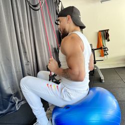 Yael Personal Trainer - Working on a corrective exercise for his posture and neck.