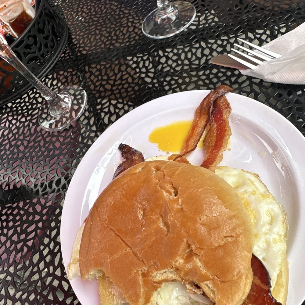 Café Montrose - Cafes Near Me - Glendale, California Café Montrose - Cafes Near Me - Glendale, California
