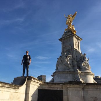 Buckingham Palace - Landmarks & Historical Buildings Near Me - London, XGL Buckingham Palace - Landmarks & Historical Buildings Near Me - London, XGL