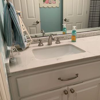 Monroe Marble & Granite - Quartz counters in full bath - Countertop Installation Near Me - Monroe, Washington