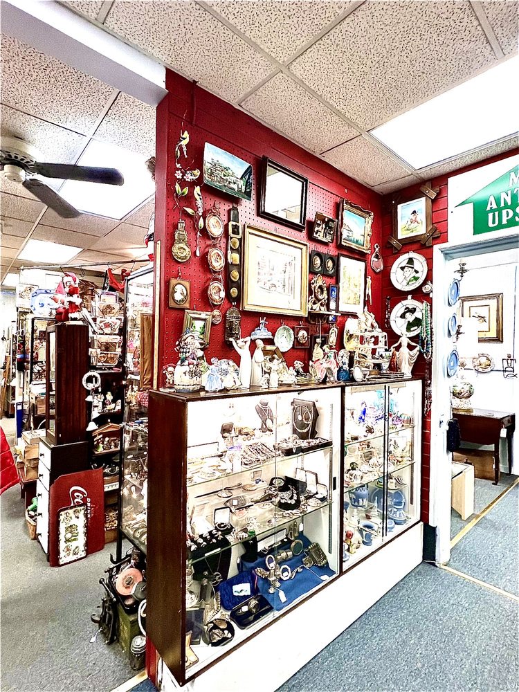 SUMMIT ANTIQUES CENTER INC Updated October 2024 12 Photos & 17