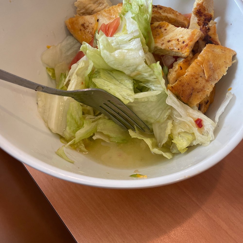 a salad with chicken and lettuce a salad with chicken and lettuce