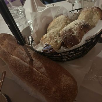 Giannis Italian Restaurant - Garlic rolls - OMG - Italian Near Me - Pompano Beach, Florida