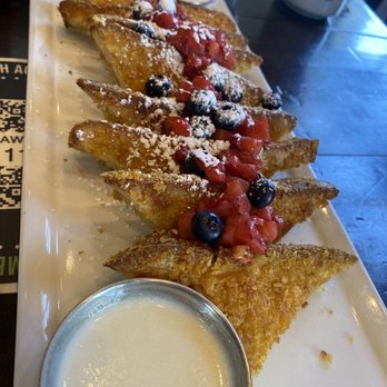 Blu Jam Cafe - Crunchy French toast - Breakfast & Brunch Near Me - Los Angeles, California