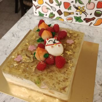 Daan Go Cake Lab - Peach Garden Cake - Desserts Near Me - Toronto, Ontario