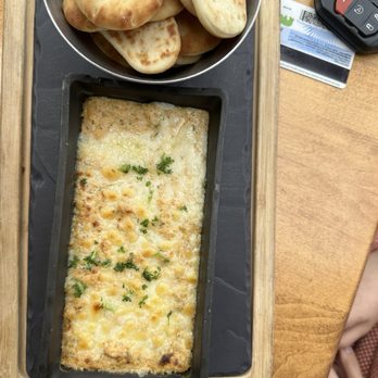 Catch Kitchen + Bar - Sports Bars Near Me - Richmond, British Columbia