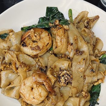 Sisters Thai - Pad See Ew w/Shrimp (med-spice) @ Sisters Thai - Thai Near Me - Alexandria, Virginia Sisters Thai - Pad See Ew w/Shrimp (med-spice) @ Sisters Thai - Thai Near Me - Alexandria, Virginia