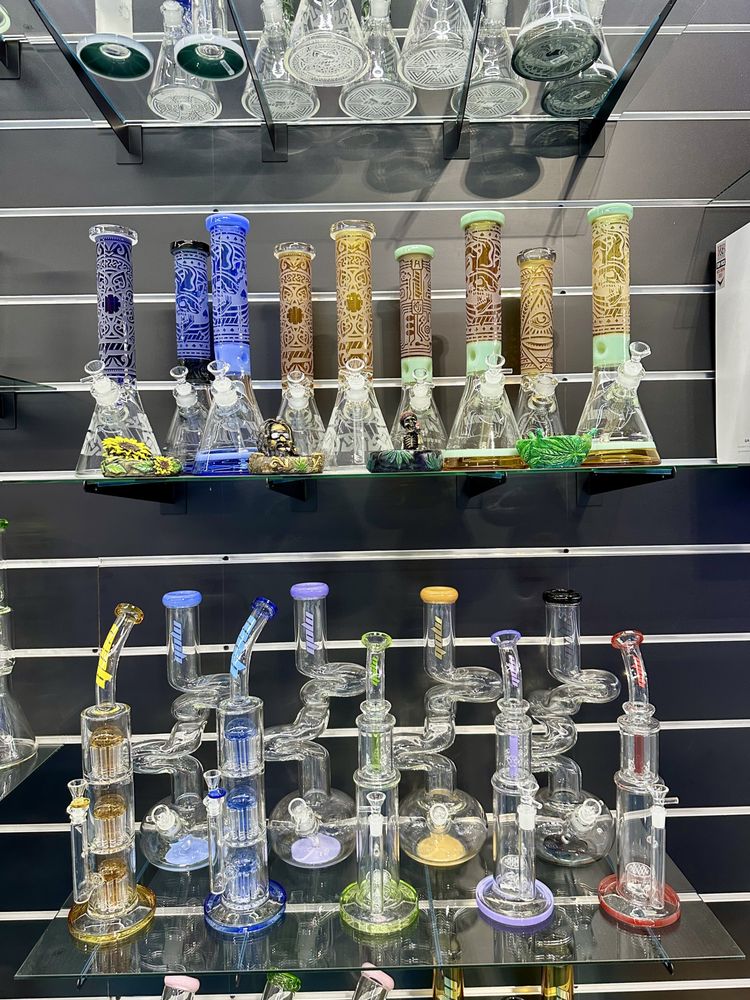 CLOUD 9 SMOKE & VAPE Updated August 2024 23 Photos 250 Glynn St N