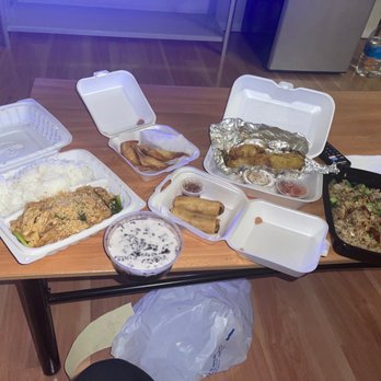 Thai Lime Leaf - C1 Pad Thai 3 Crab Rangoon  (2pcs) Chicken Satay (2pcs) Egg Rolls Thai Style Sausage Fried Riced Black Rice Pudding - Thai Near Me - Everett, Washington