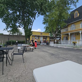 The Widow's Walk - tables and chairs in front of a yellow house - Ice Cream & Frozen Yogurt Near Me - Clarksville, Indiana