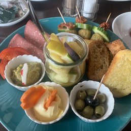 Vegan breakfast platter + one bread roll Vegan breakfast platter + one bread roll