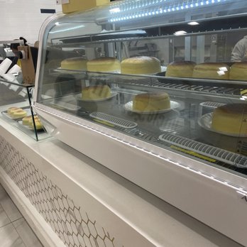 Uncle Fluffy - Case - Desserts Near Me - Riverside, California