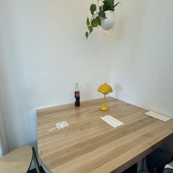 Burger Seoul - Cute little corner seating