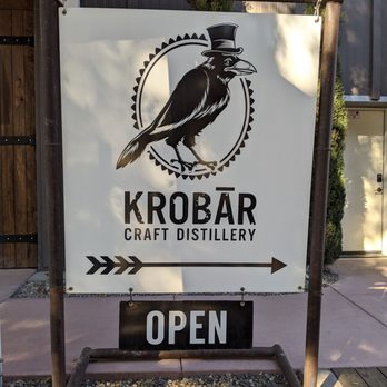 Barton Family Winery And Grey Wolf Cellars - Wine Tasting Room Near Me - Paso Robles, California