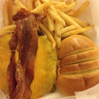 Paradise Cafe - Angus Prime Burger with cheddar cheese and bacon - New American Near Me - Marco Island, Florida