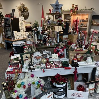 Serendipity Mercantile - Christmas decor - Used, Vintage & Consignment Near Me - Bloomington, Illinois