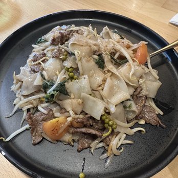 Manaao - "Drunken Noodle" Pad Kee Mao w/ beef - Thai Near Me - Tustin, California