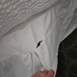 Lakeview Golf Resort & Spa - Rip in the bed skirt on the other bed