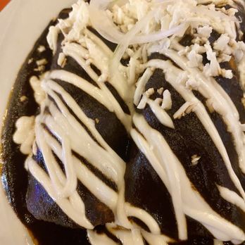 Mextreme - Chicken mole enchiladas - Mexican Near Me - Cancún, ROO