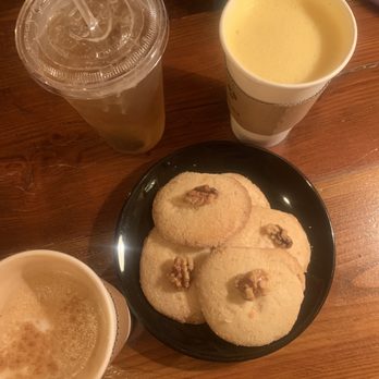 Cute Cat Cafe - Iced tea, golden latte, maple latte, complimentary cookies - Breakfast & Brunch Near Me - Ridgewood, New York Cute Cat Cafe - Iced tea, golden latte, maple latte, complimentary cookies - Breakfast & Brunch Near Me - Ridgewood, New York