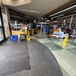 Times Supermarket - Lihue - Inside